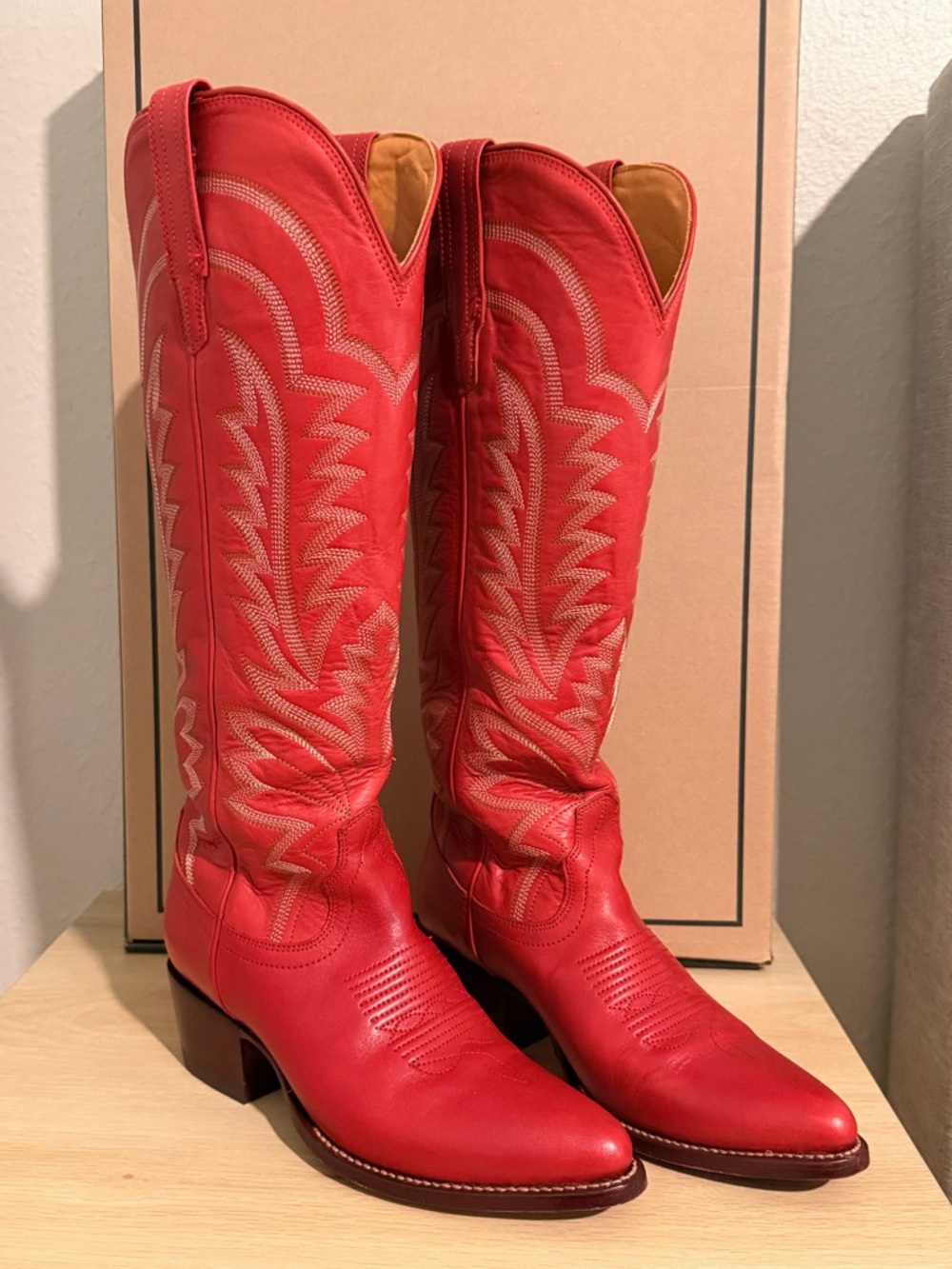 Tecovas Abby Crimson Leather Women’s Boots, Size 7.5B - box included - Excellent